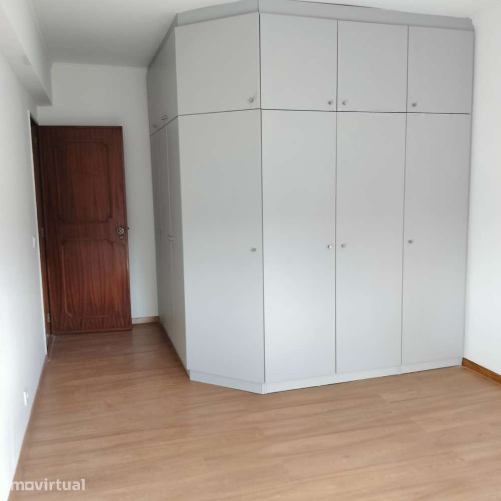 T3 - Arrendo/Vendo (415 000€) 3º andar sem elevador-Borel/Amadora - Grande imagem: 2/9