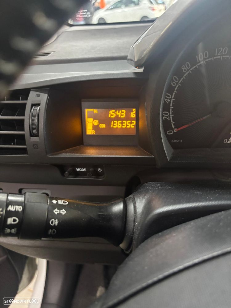 Toyota iQ 1.4 D-4D - 10