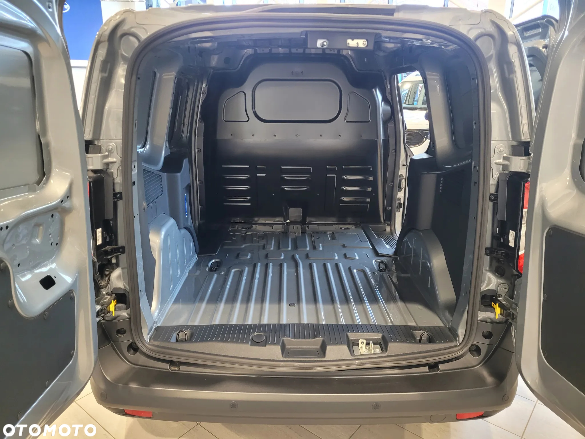 Ford Transit Courier - 9