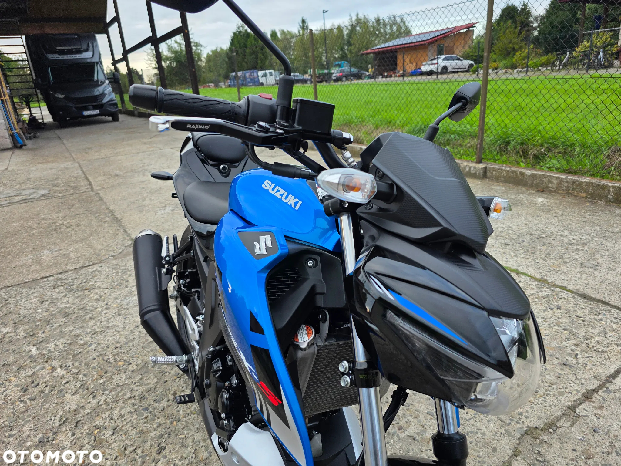 Suzuki GSX - 12