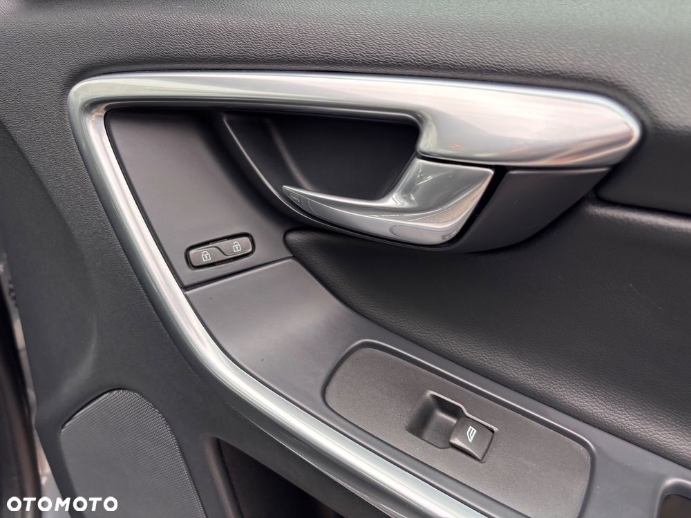 Volvo XC 60 D4 Geartronic Momentum - 28
