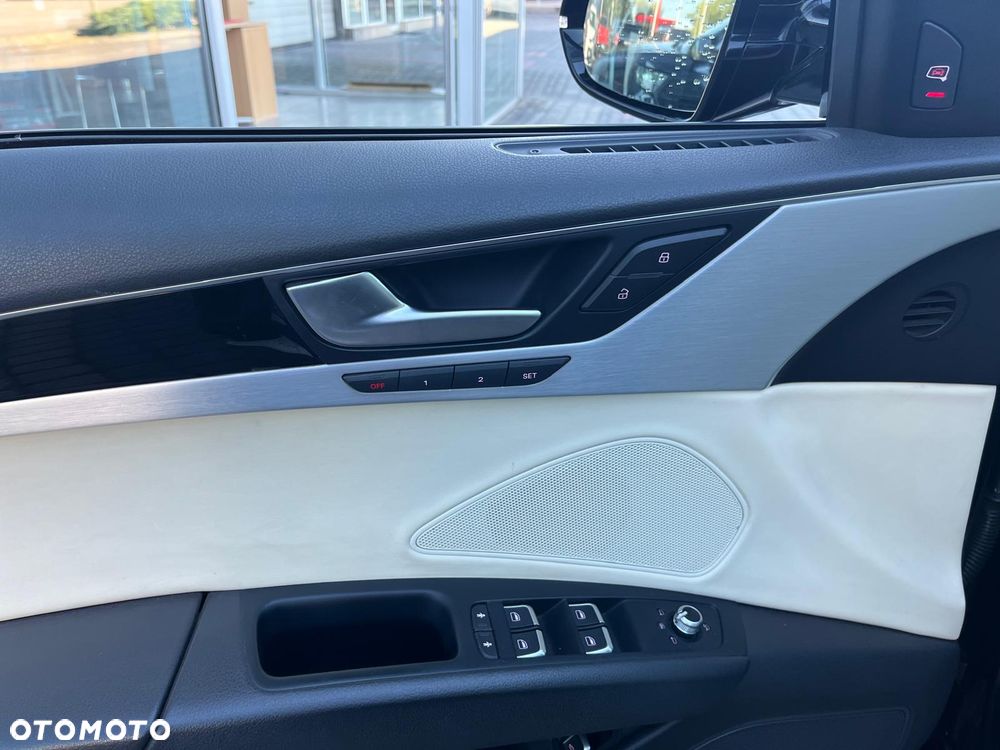 Audi A8 4.2 TDI DPF (clean diesel) quattro tiptronic - 15