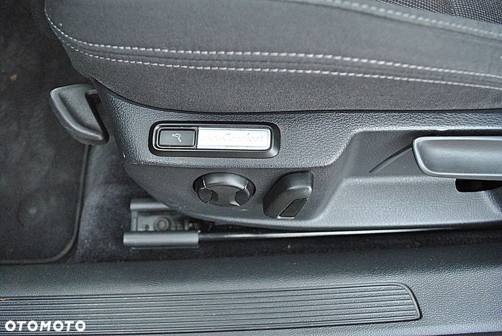 Volkswagen Passat 2.0 TDI SCR DSG Comfortline - 29