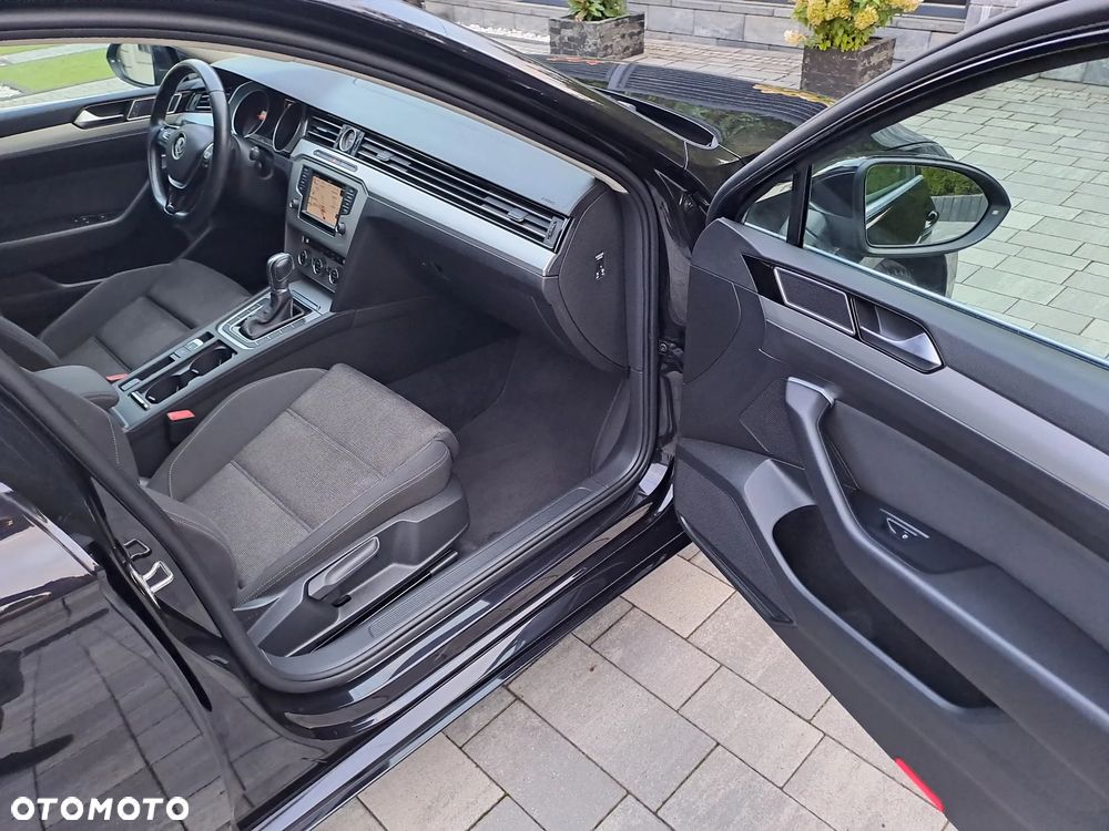 Volkswagen Passat - 12