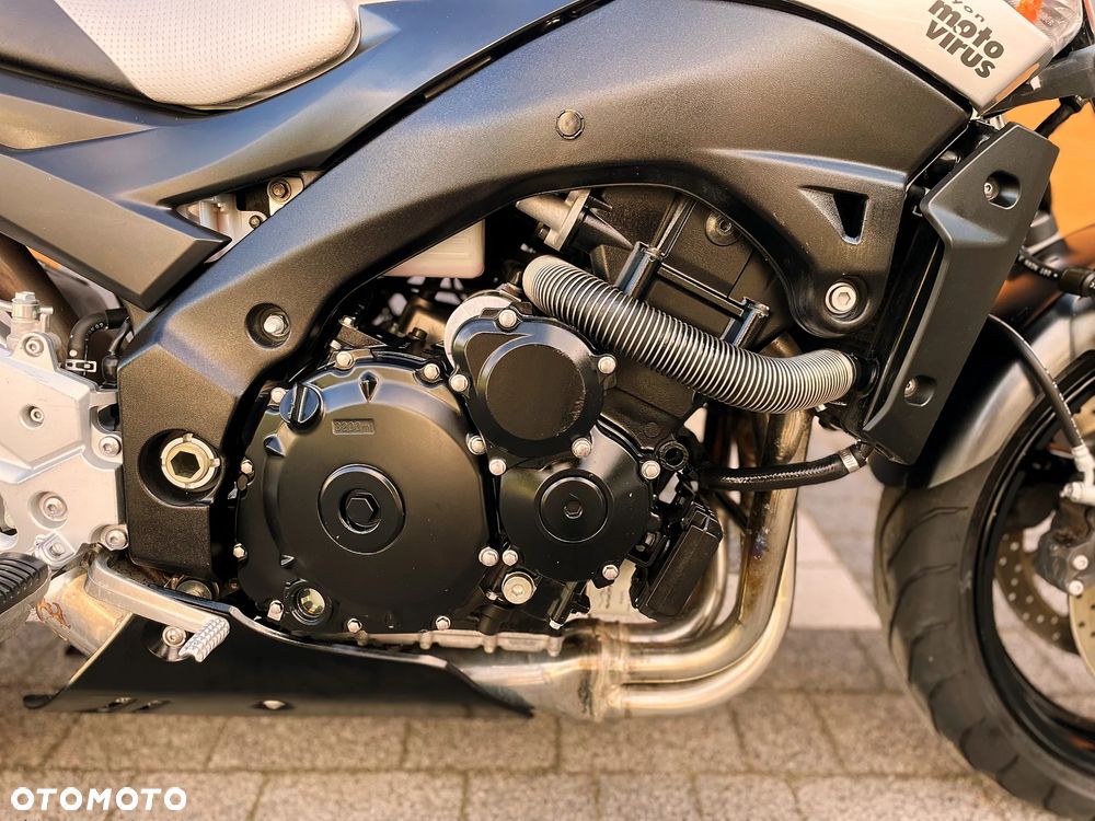 Suzuki GSR - 10