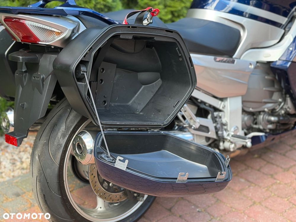 Yamaha FJR - 24