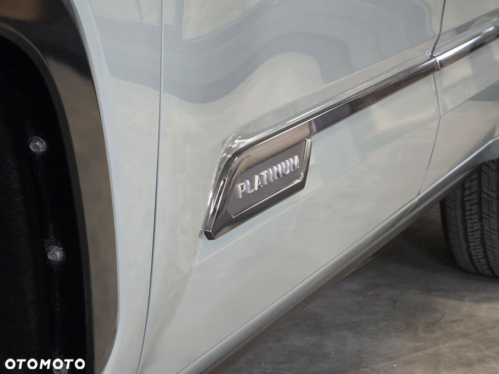 Toyota Sequoia - 16