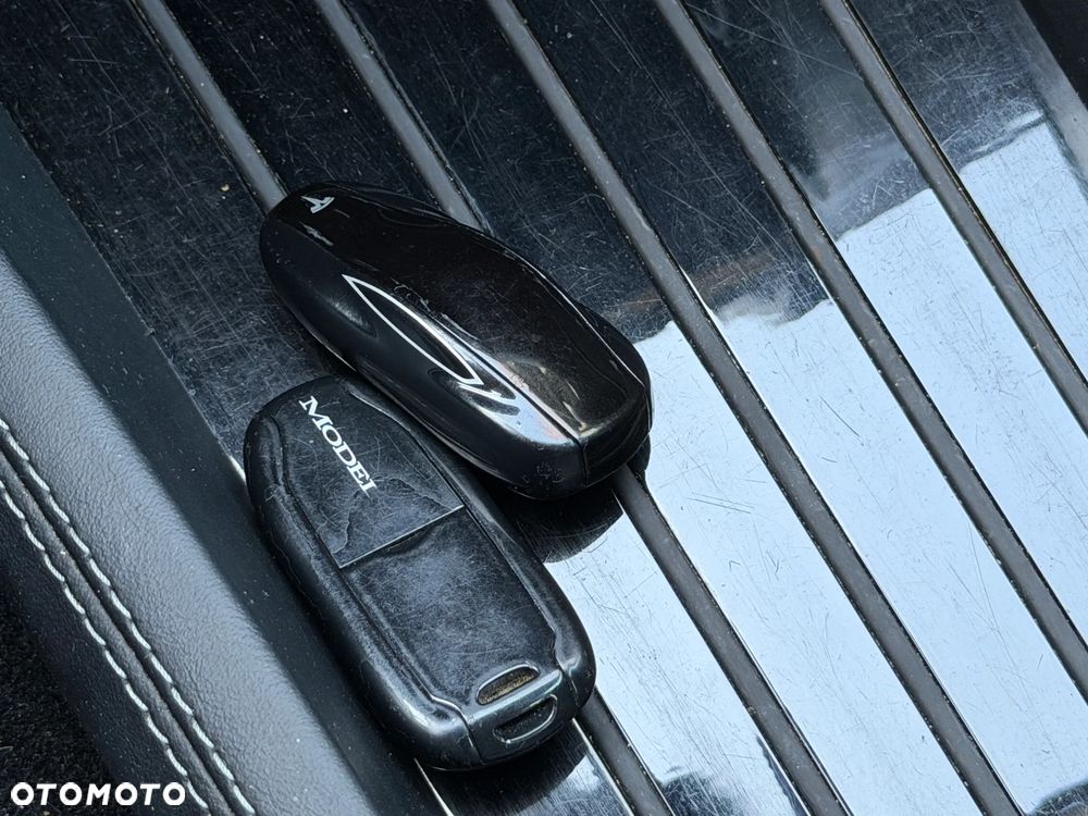 Tesla Model S 85D Allradantrieb - 36