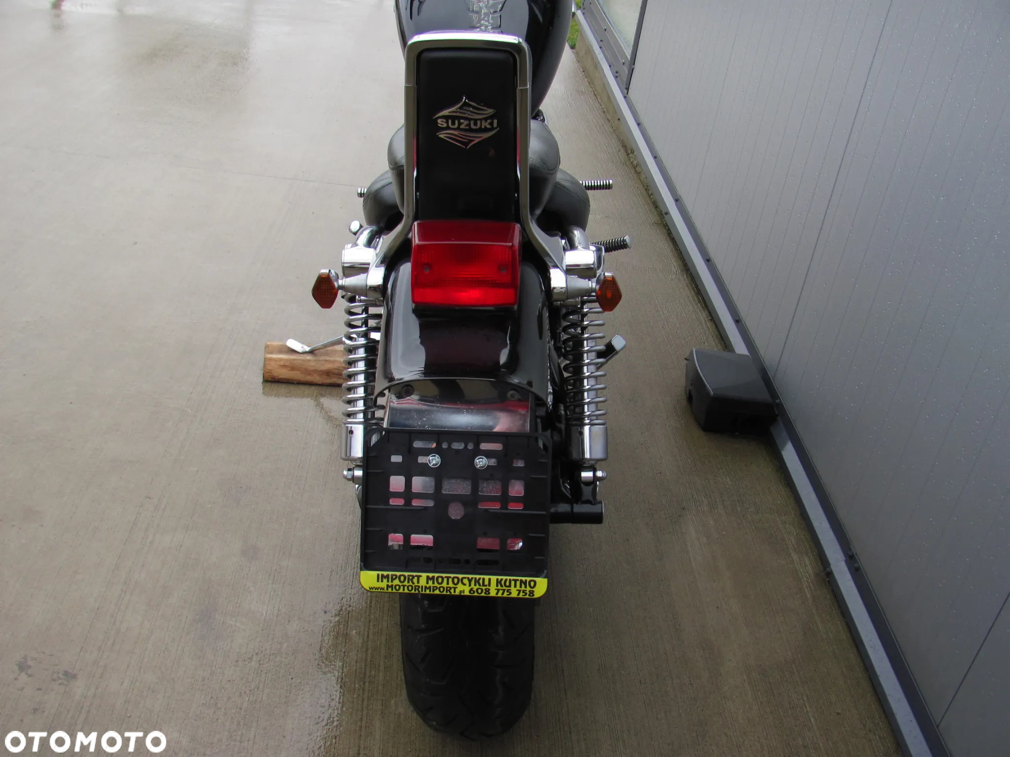 Suzuki Intruder - 16