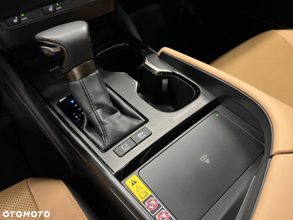Lexus ES 300h Business Edition - 26
