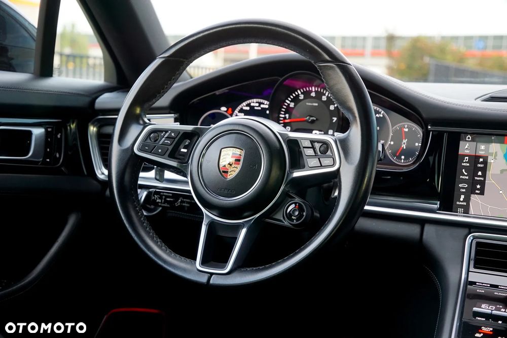 Porsche Panamera 4 - 27