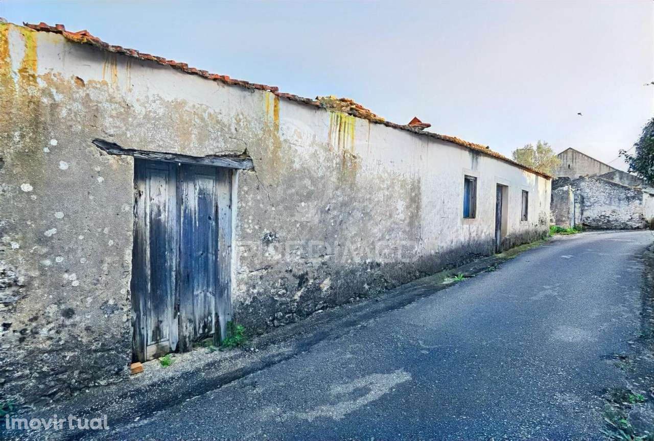 Moradia com terreno para restaurar na localidade do Malhou / Alcanena - Grande imagem: 2/31
