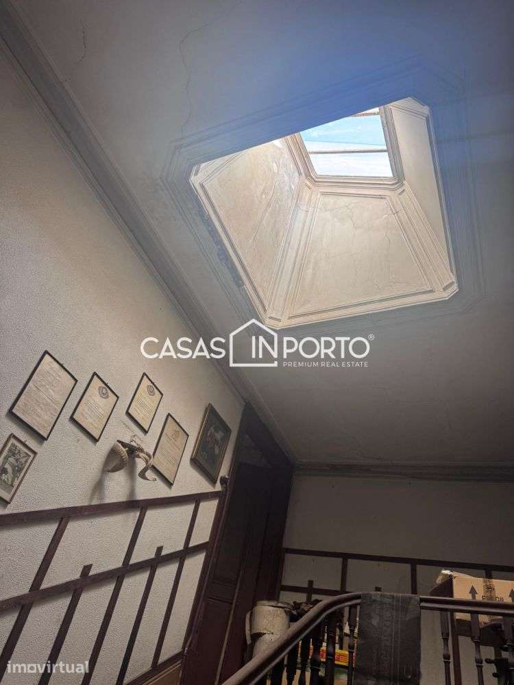 Prédio para Reabilitação no Centro Histórico do Porto - Grande imagem: 2/20