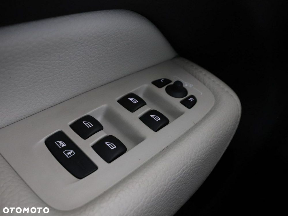 Volvo XC 60 T8 Plug-In Hybrid AWD Inscription - 38