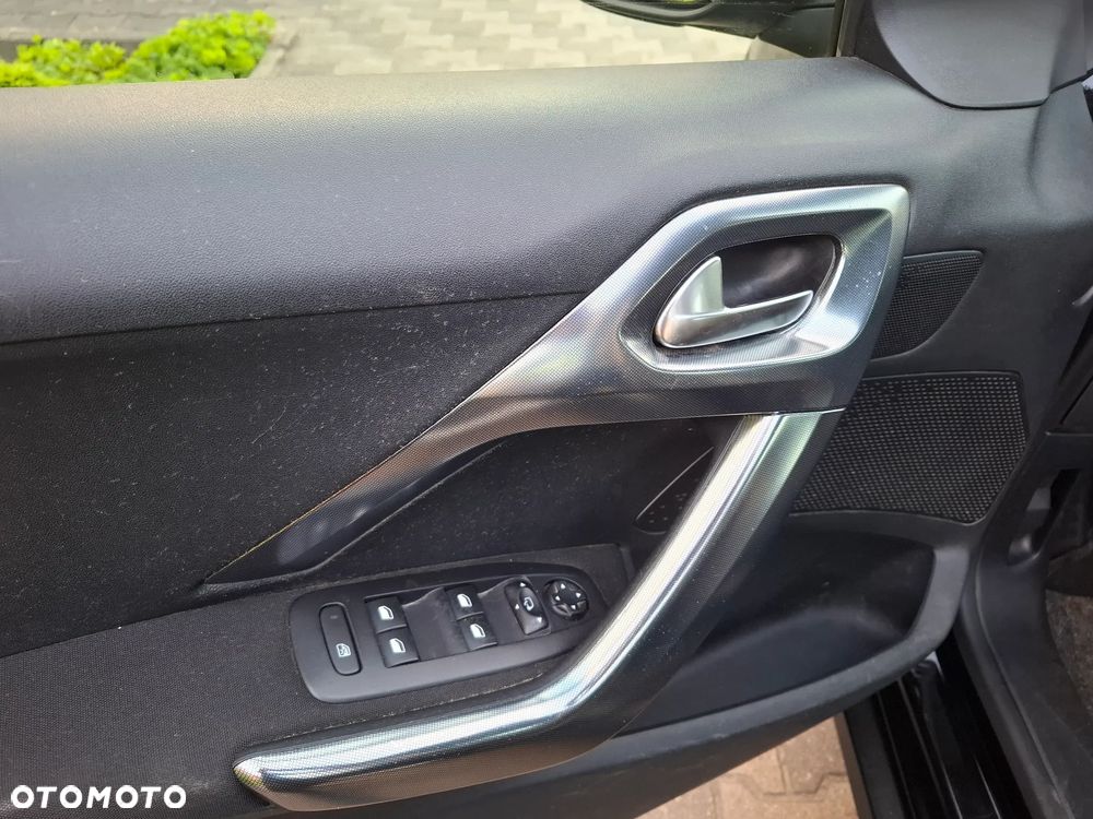 Peugeot 2008 e-HDi FAP 92 STOP & START Allure - 24
