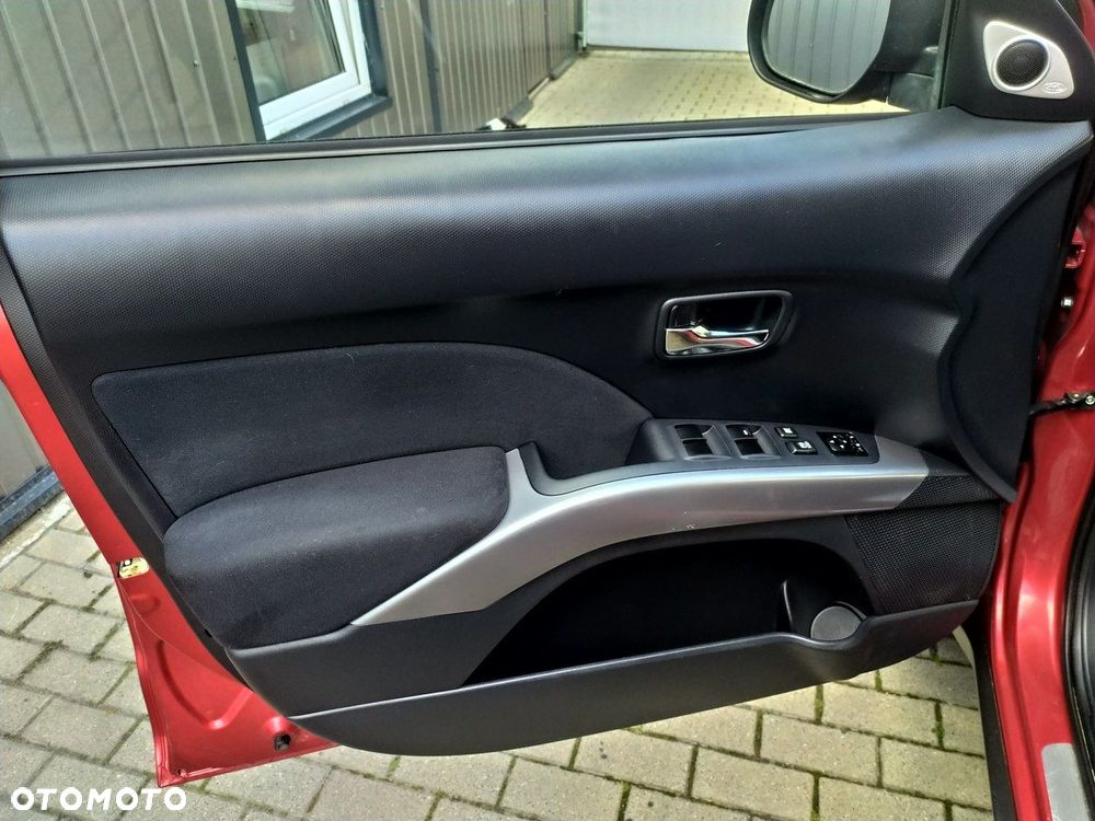 Mitsubishi Outlander 2.4 4WD CVT Intense - 14