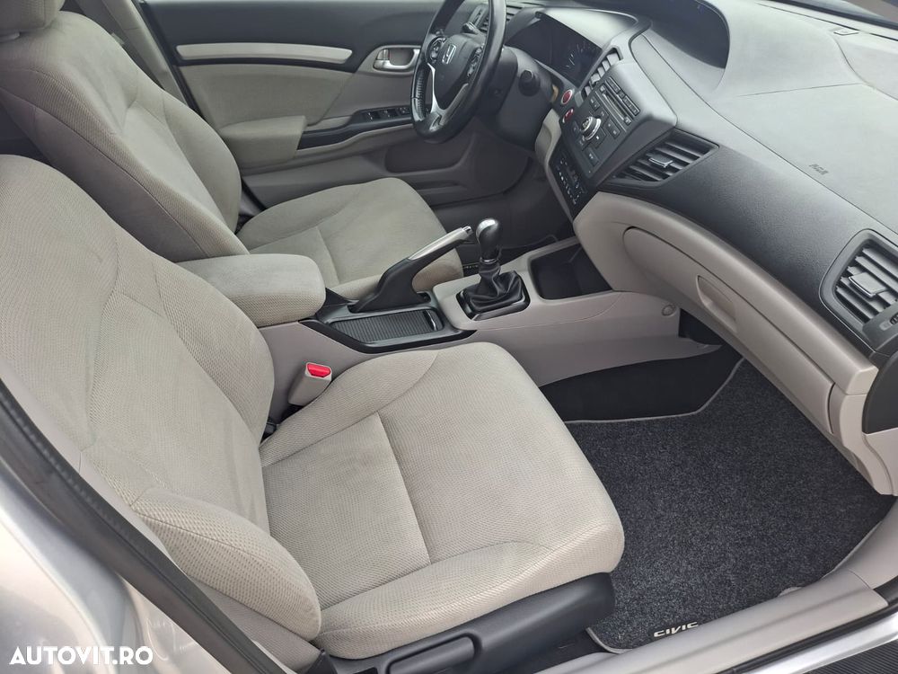 Honda Civic 1.8 i-VTEC MT Lifestyle - 12