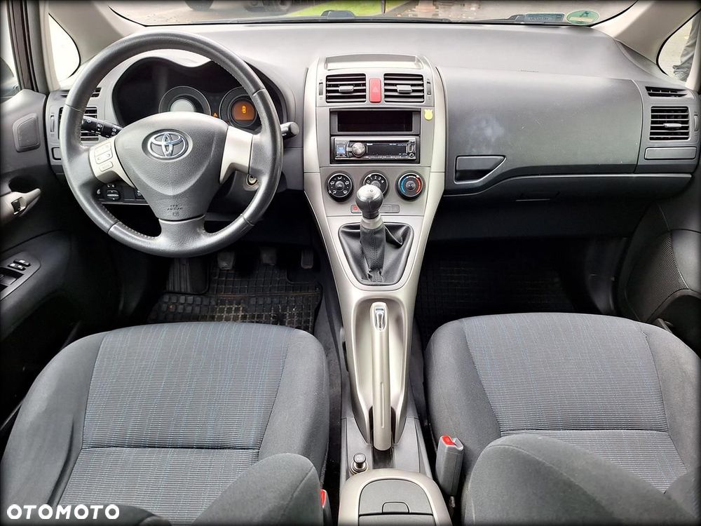 Toyota Auris 1.6 VVT-i Terra - 10