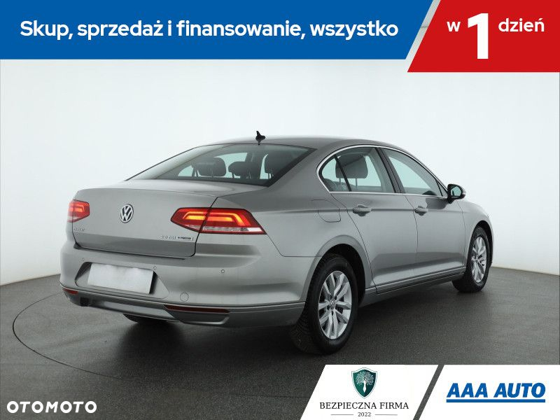 Volkswagen Passat - 6