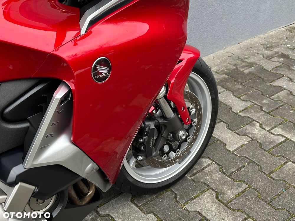 Honda VFR - 12