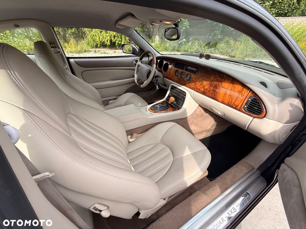 Jaguar XK8 - 21