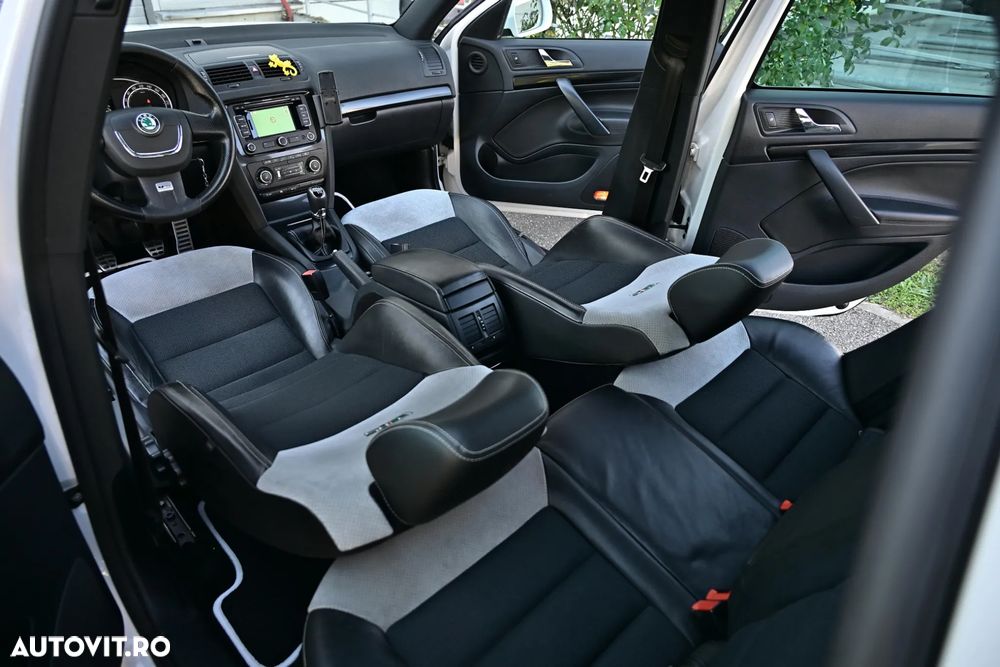 Skoda Octavia 2.0 TDI CR DPF RS - 24