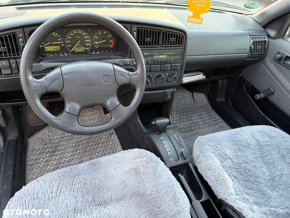 Volkswagen Passat - 11