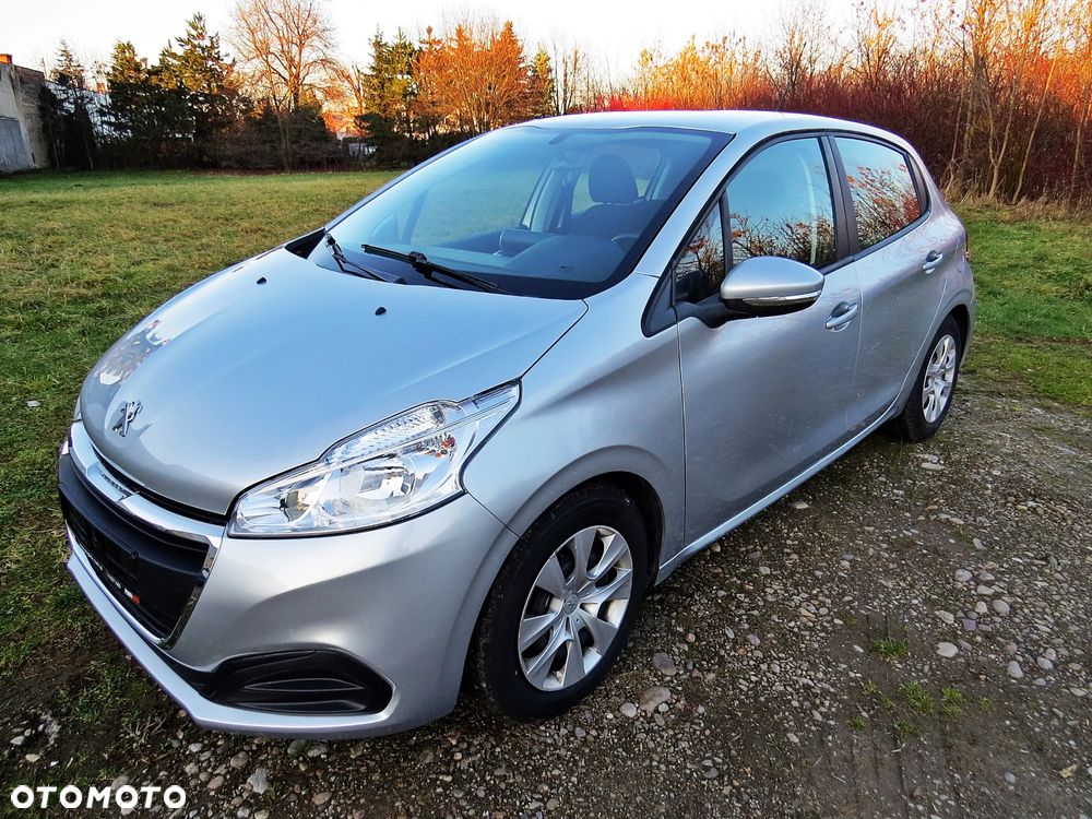 Peugeot 208 - 1