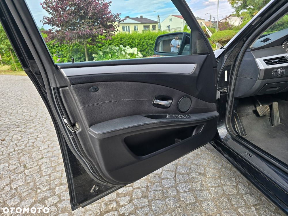 BMW Seria 5 523i - 8