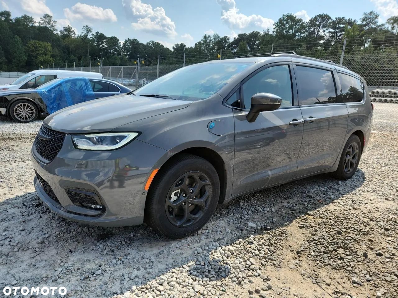 Chrysler Pacifica - 1