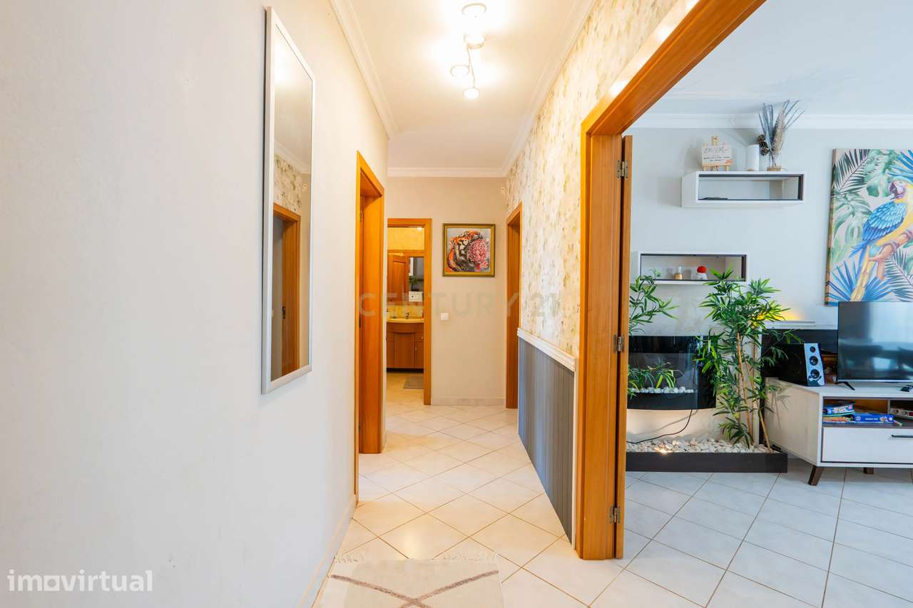 Apartamento T2 com 95 m², muita estacionamento e elevador - Grande imagem: 5/26