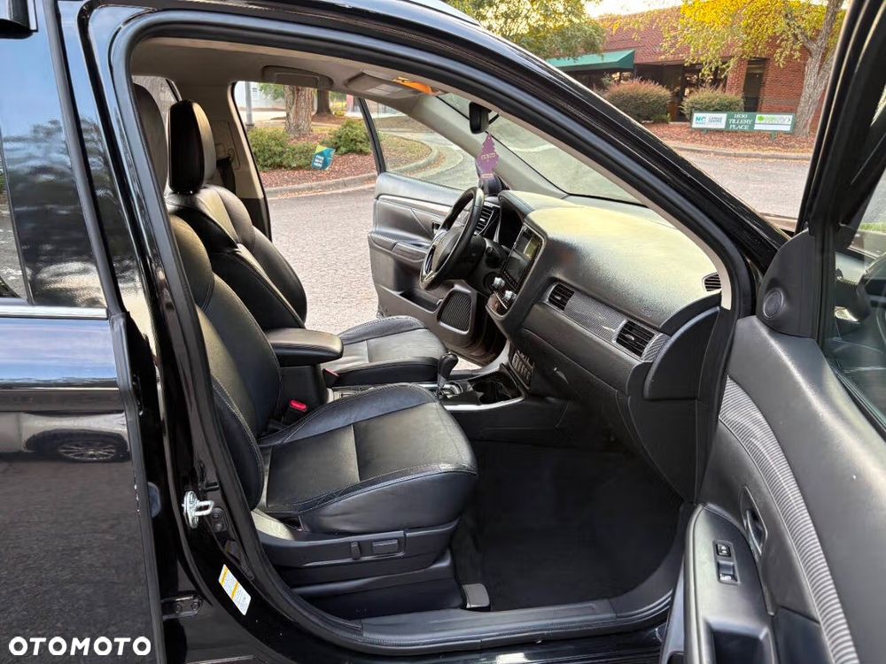 Mitsubishi Outlander 2.4 4WD CVT Intense - 19