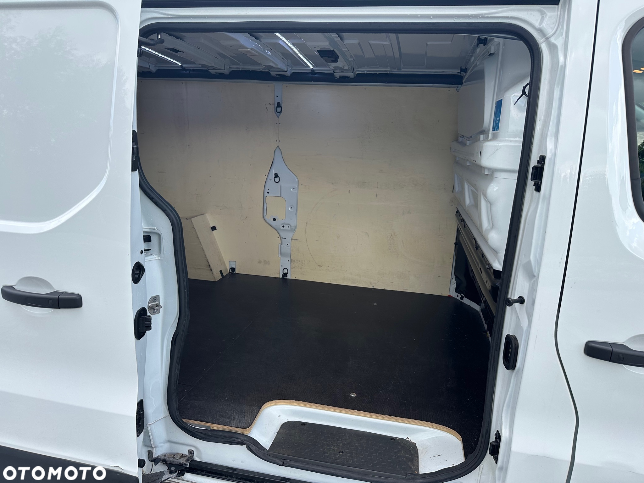 Renault / TRAFIC / 2.0 / L2H1 / LONG / - 17