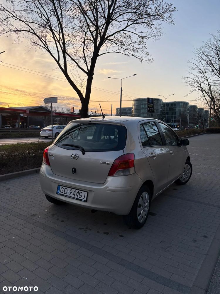Toyota Yaris 1.33 Luna - 8