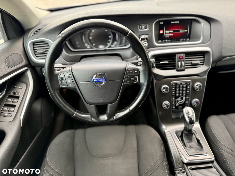 Volvo V40 D4 Geartronic Momentum - 28