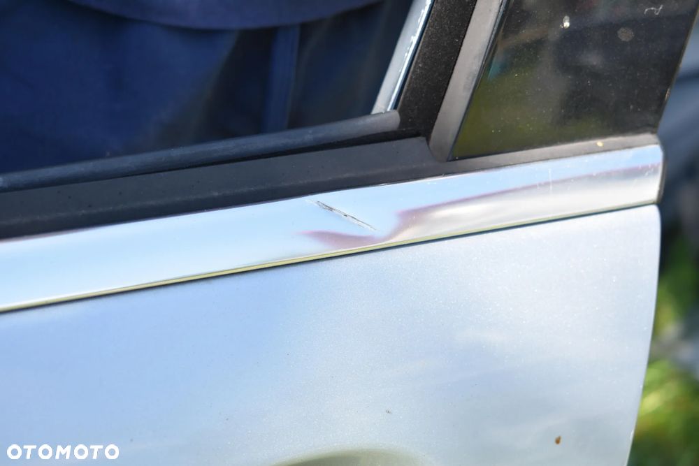 MERCEDES W204 DRZWI LEWE PRZEDNIE PRZÓD 988 - 7