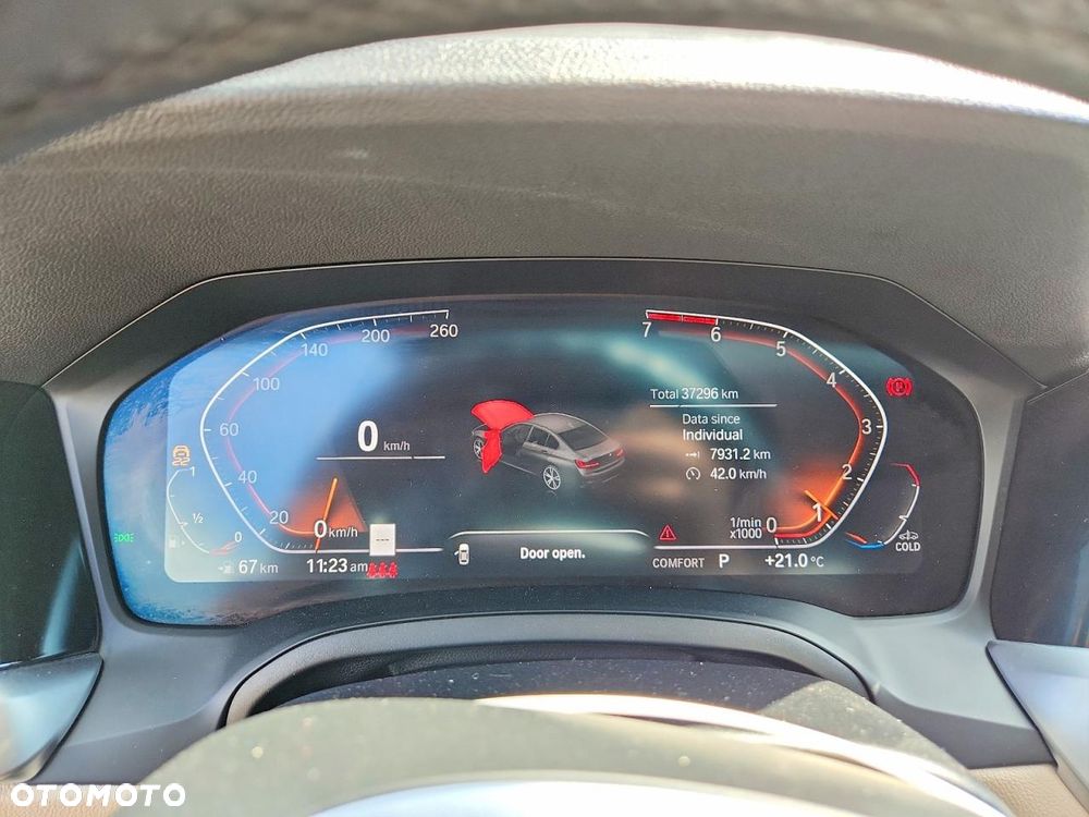 BMW Seria 3 330i xDrive M Sport - 9