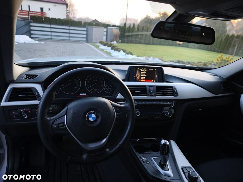 BMW Seria 3 318i Advantage - 19