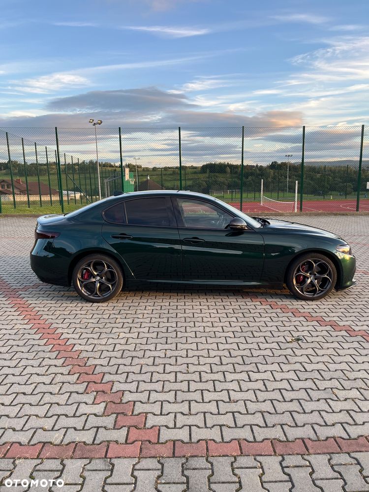 Alfa Romeo Giulia 2.0 Turbo 16V AT8-Q4 Veloce Ti - 4