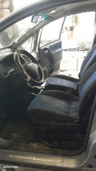 Dezmembram Opel Zafira 2.0 - 4