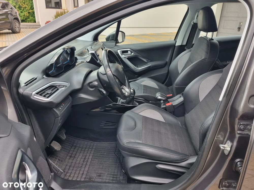 Peugeot 2008 1.2 Pure Tech Allure S&S - 5