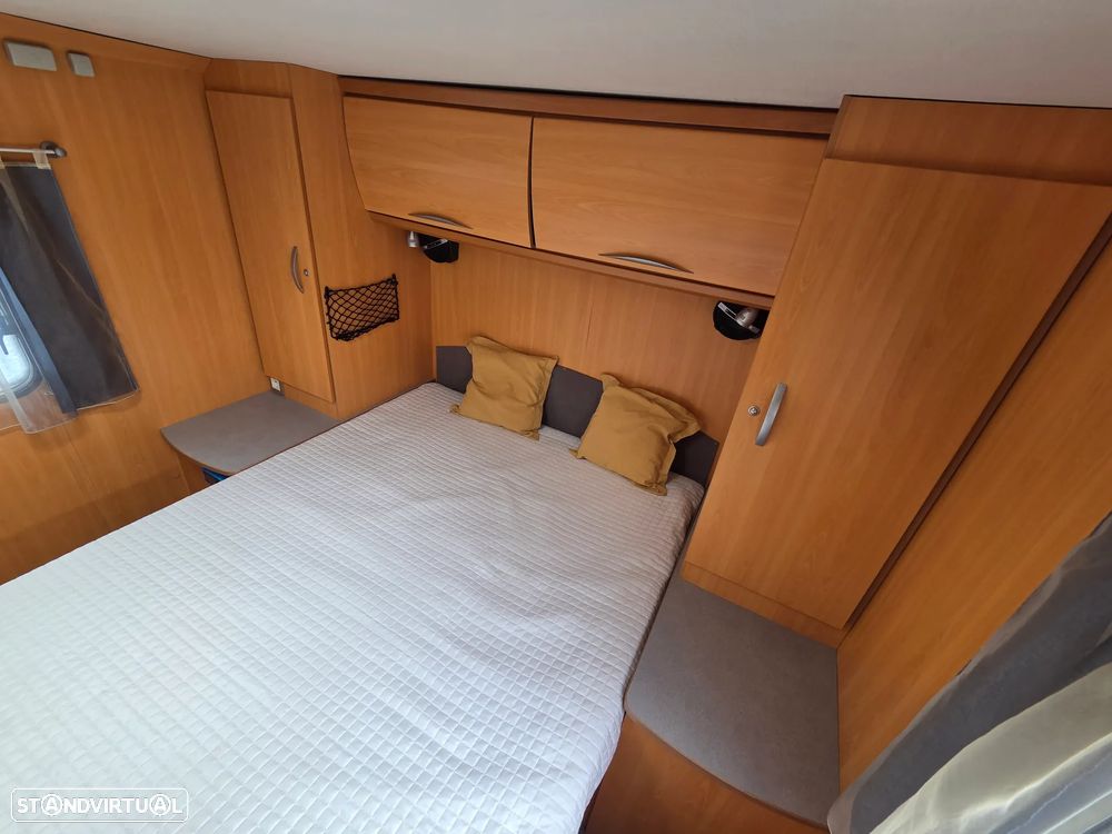 Pilote Aventura 730G Cama Central Frigo Grande - 12