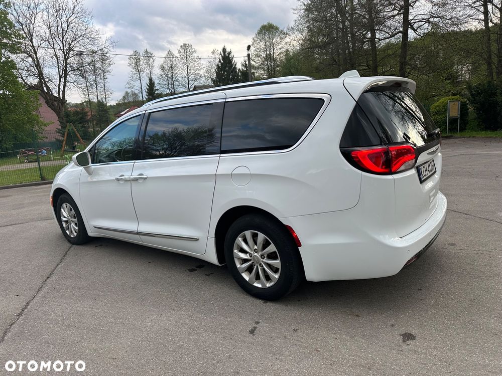 Chrysler Pacifica - 3