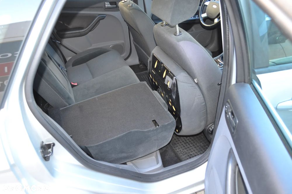 Ford Focus 2.0 TDCi Ghia - 25