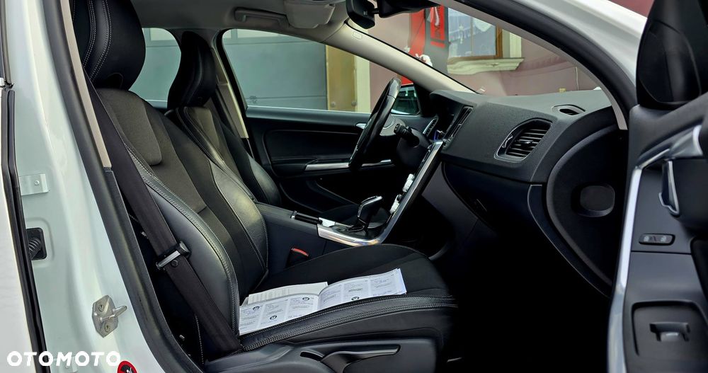 Volvo V60 T3 Momentum - 21