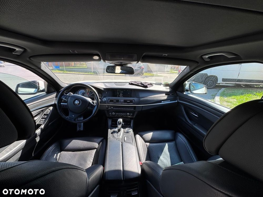 BMW Seria 5 525d xDrive - 12
