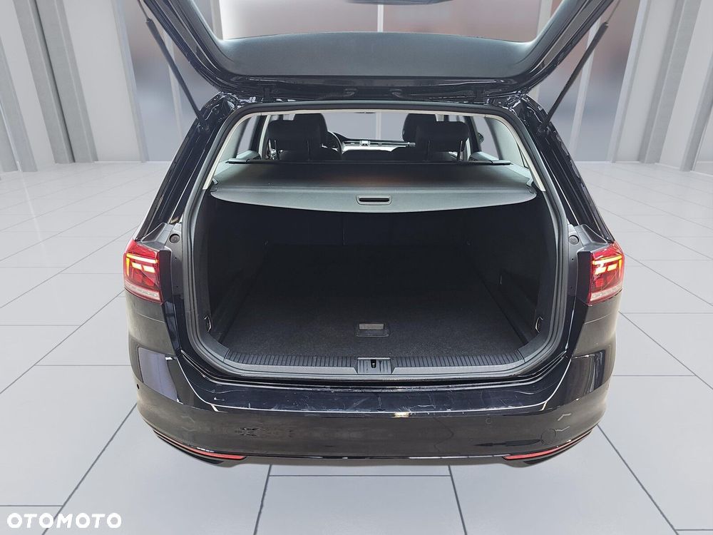 Volkswagen Passat Variant 2.0 TDI EVO Essence DSG - 18