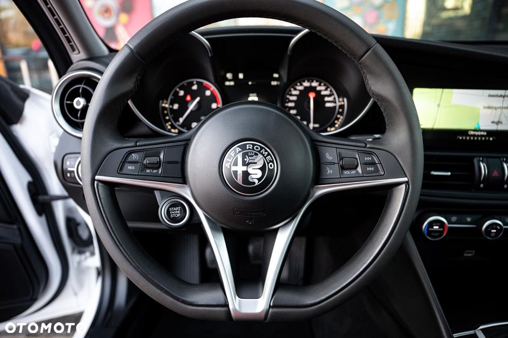 Alfa Romeo Giulia 2.2 - 17