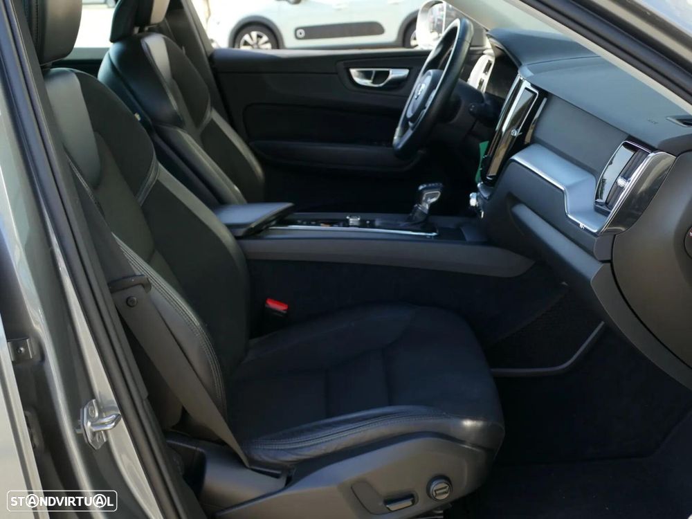 Volvo XC 60 2.0 D4 Momentum Geartronic - 31