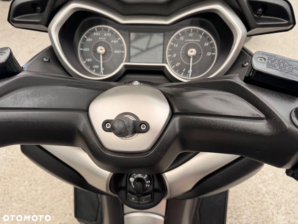 Yamaha X-max - 10